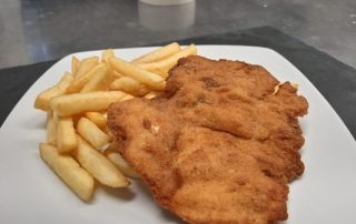 Milanese di pollo con patate fritte